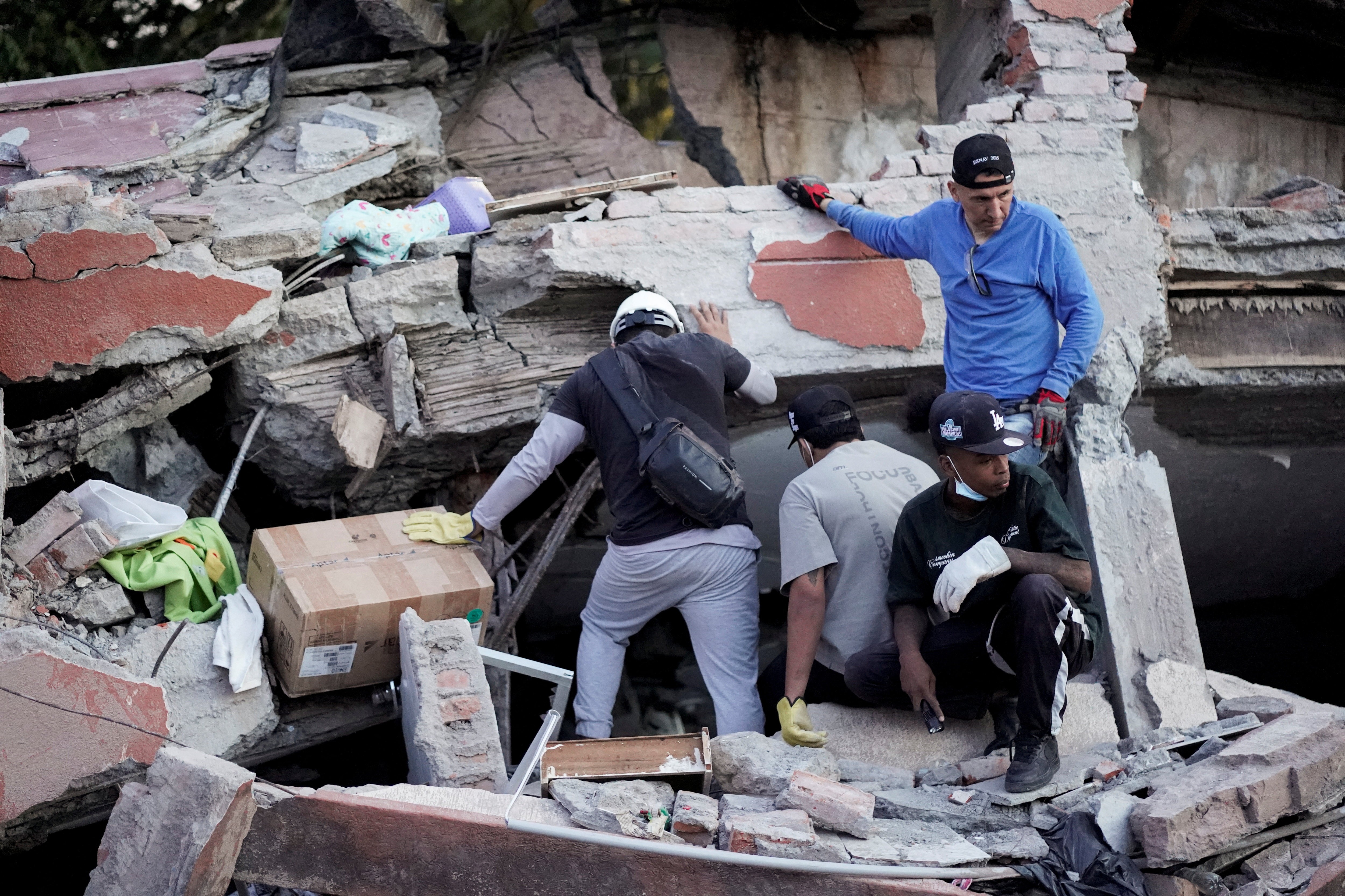 Colômbia entra no 2º dia de buscas após terremoto de magnitude 7,4 G1