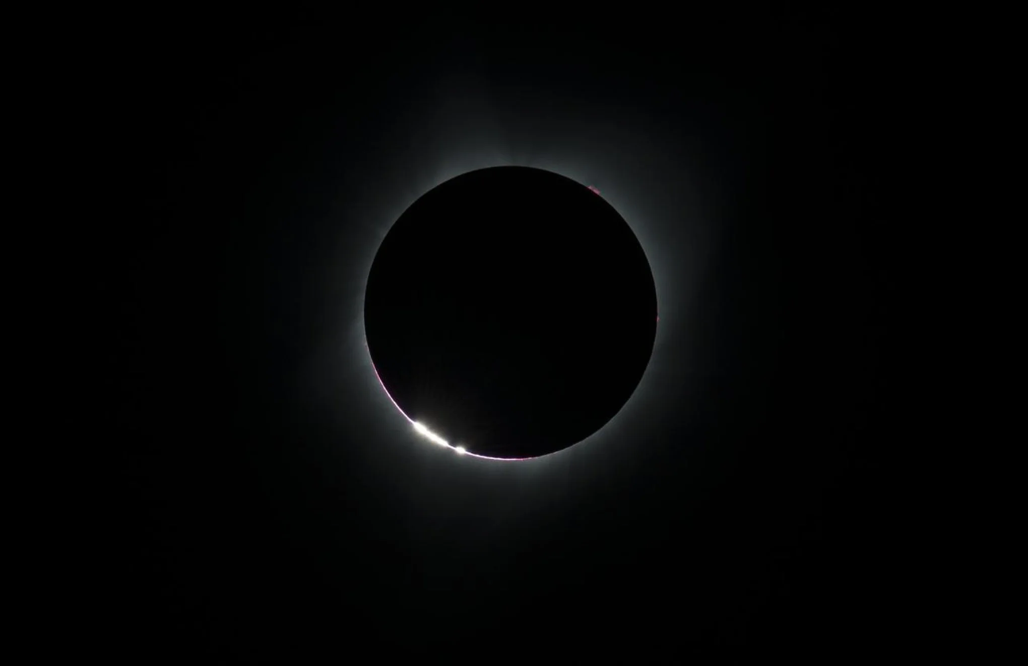 Apagão duplo em vilarejo e chuva de meteoros: 3 fatos sobre eclipse solar total que vai cruzar a Europa abc+