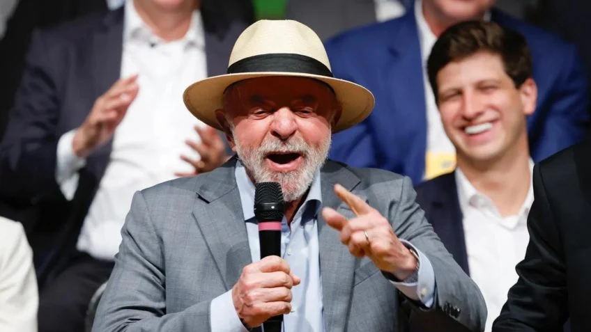 Lula diz que Brasil não deve vender “talentos” ao Barcelona