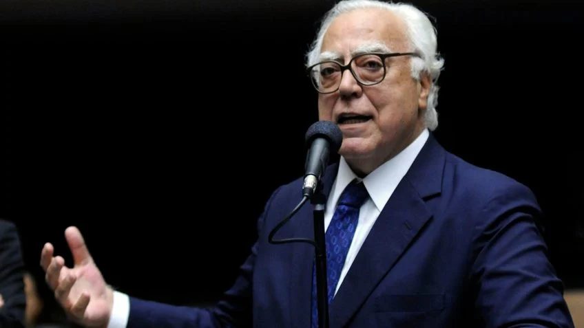 STF atua momentaneamente como tribunal de exceção, diz Miro Teixeira