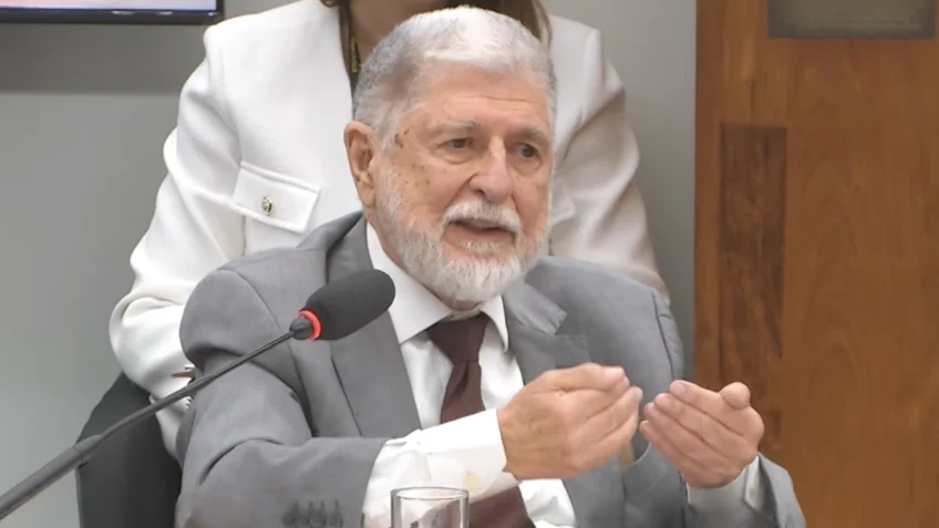 Me envergonho da nossa servilidade ao estrangeiro, diz Amorim