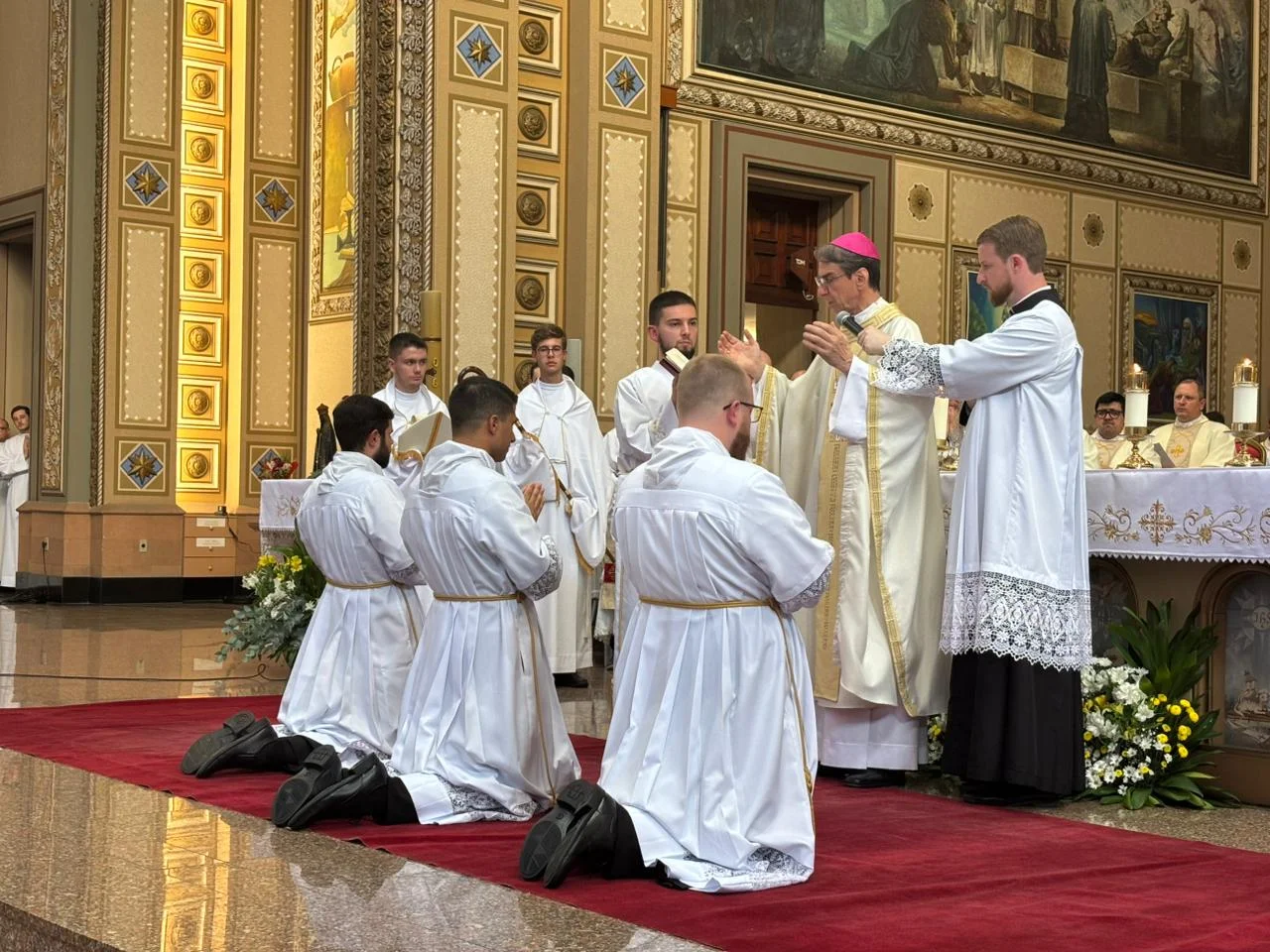 Diocese de Novo Hamburgo recebe três novos diáconos abc+