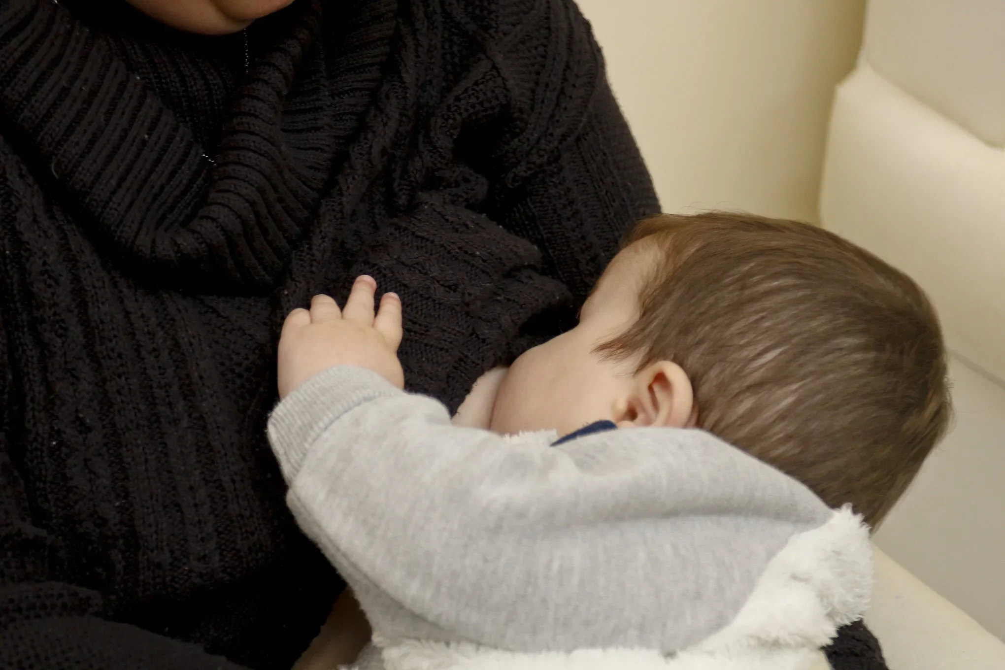 Reduz risco de câncer e deixa mais inteligente: Veja os benefícios da amamentação para mães e bebês abc+