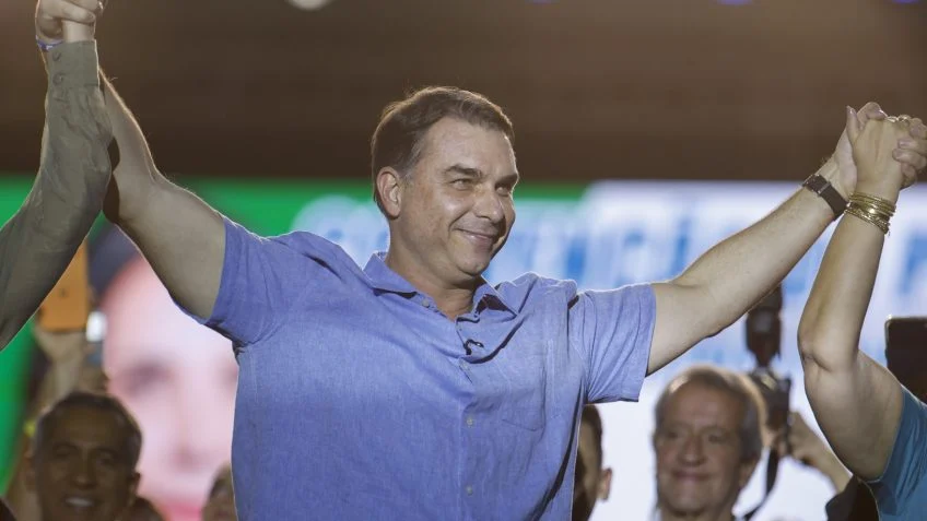 Flávio defende fim da reeleição para presidente em plano de governo