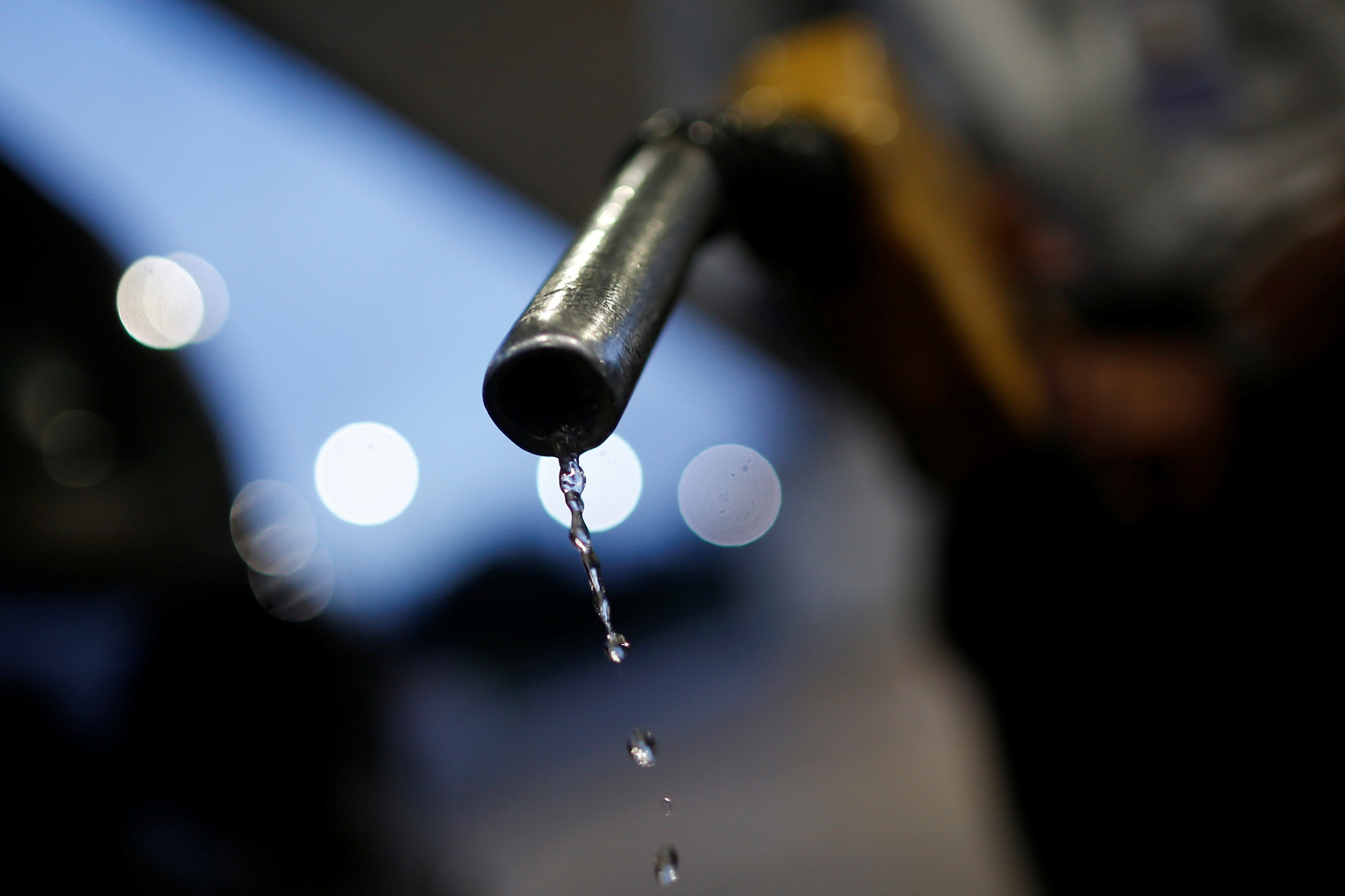 Preço dos combustíveis: Senado aprova redução com verba do petróleo G1