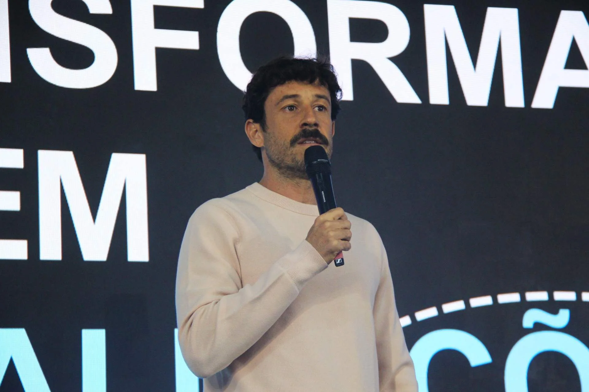 Sapiranga Summit: Duda Garbi conta como transformou o humor e a paixão pelo futebol em oportunidades de negócios abc+