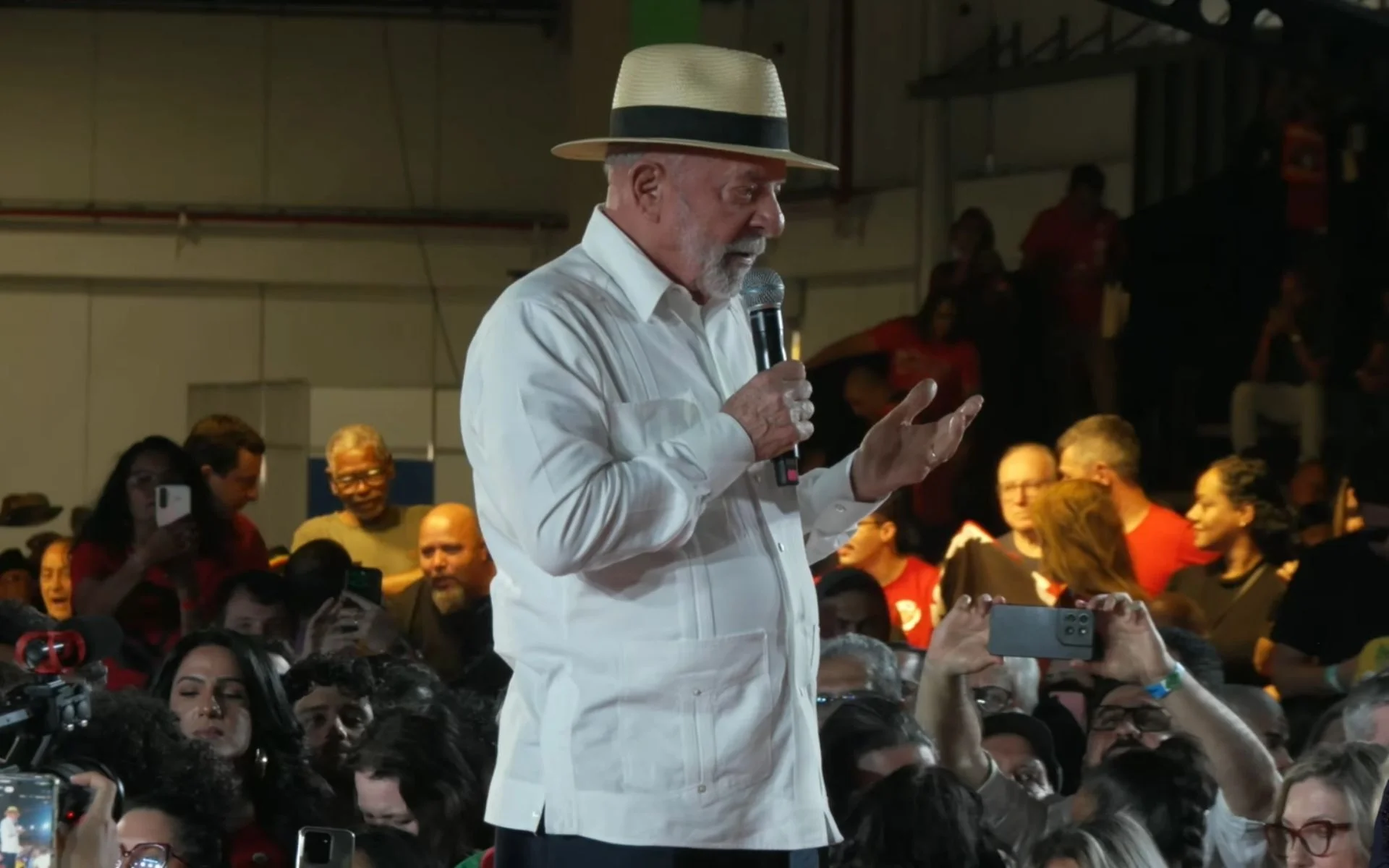 36% avaliam governo Lula como ruim ou péssimo, aponta pesquisa abc+