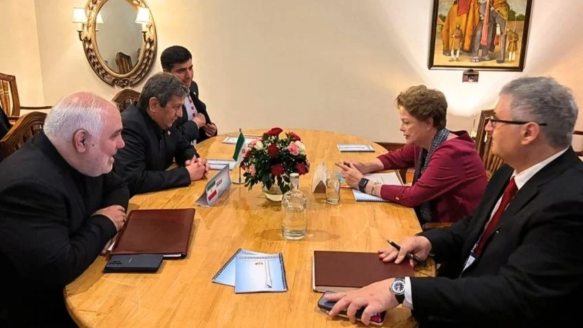 Chefe do BC do Irã encontra Dilma e diz que integrará banco dos Brics
