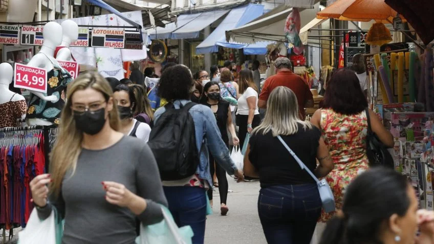 Vendas no varejo avançam 0,5% em junho, diz IBGE
