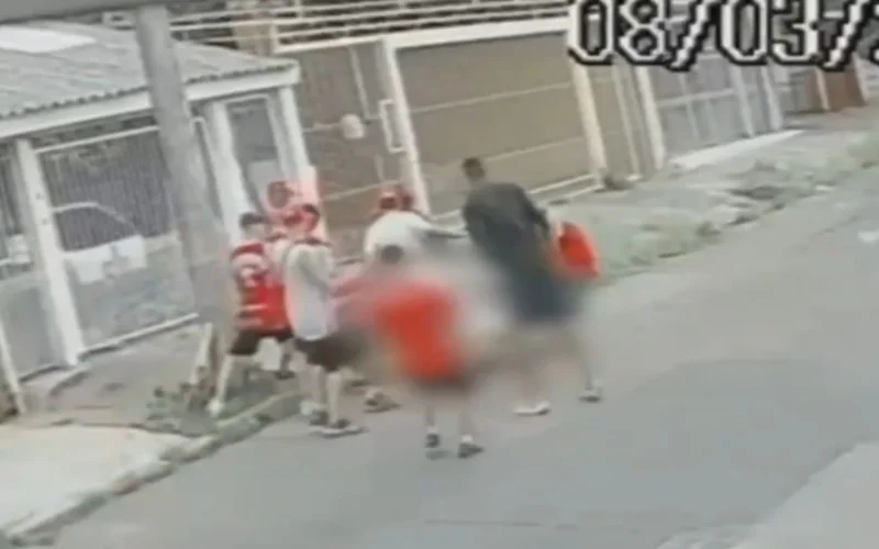 Vídeo: Dez torcedores do Inter suspeitos de espancar gremista antes da final do Gauchão são presos abc+