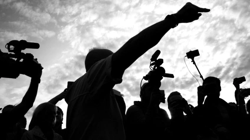 Abraji registra 204 alertas de atos contra jornalistas em 2025