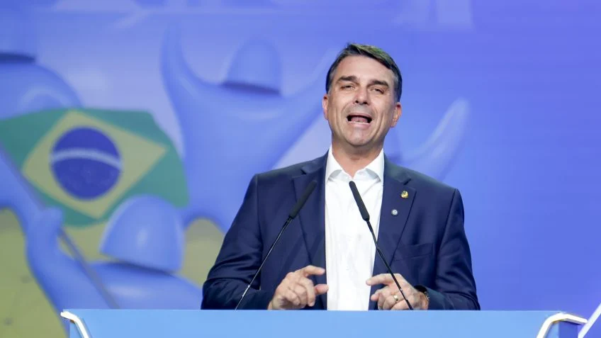 Ao vivo: Flávio apresenta seu plano de governo