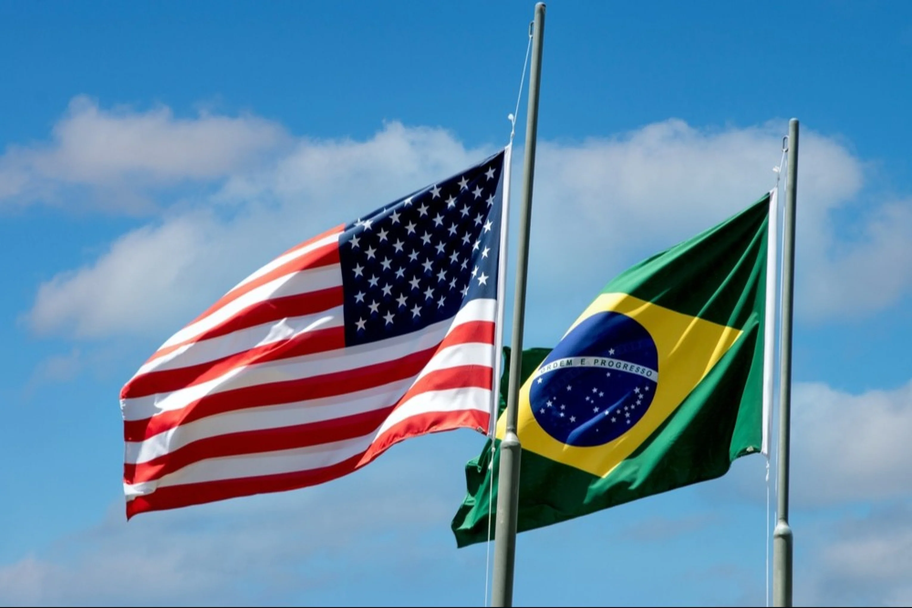 Tarifaço: Brasil abre processo para aplicar Lei da Reciprocidade e notifica diplomacia dos EUA abc+