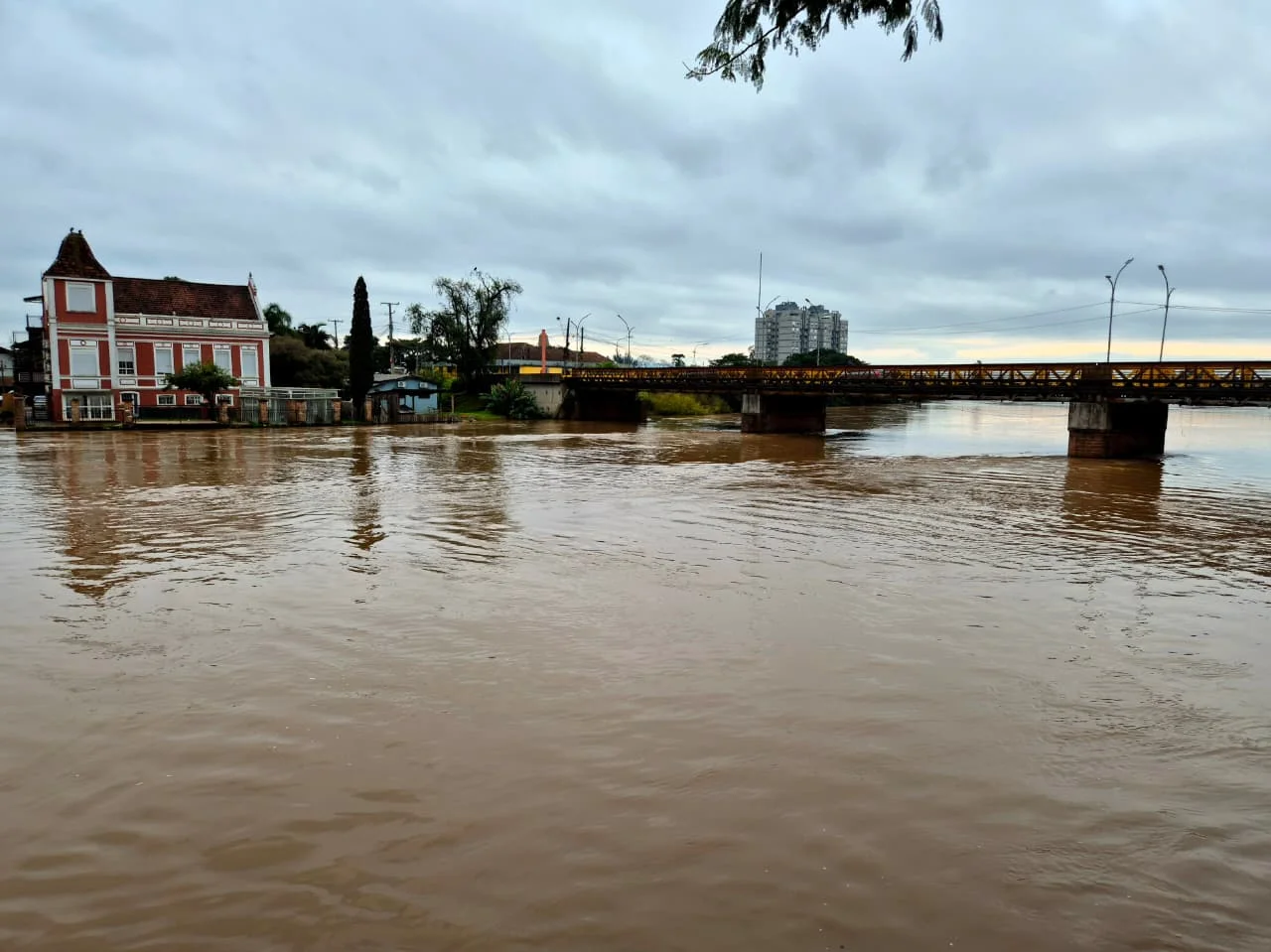 Com Rio dos Sinos a 3,50 metros, São Leopoldo retorna ao estado de atenção abc+