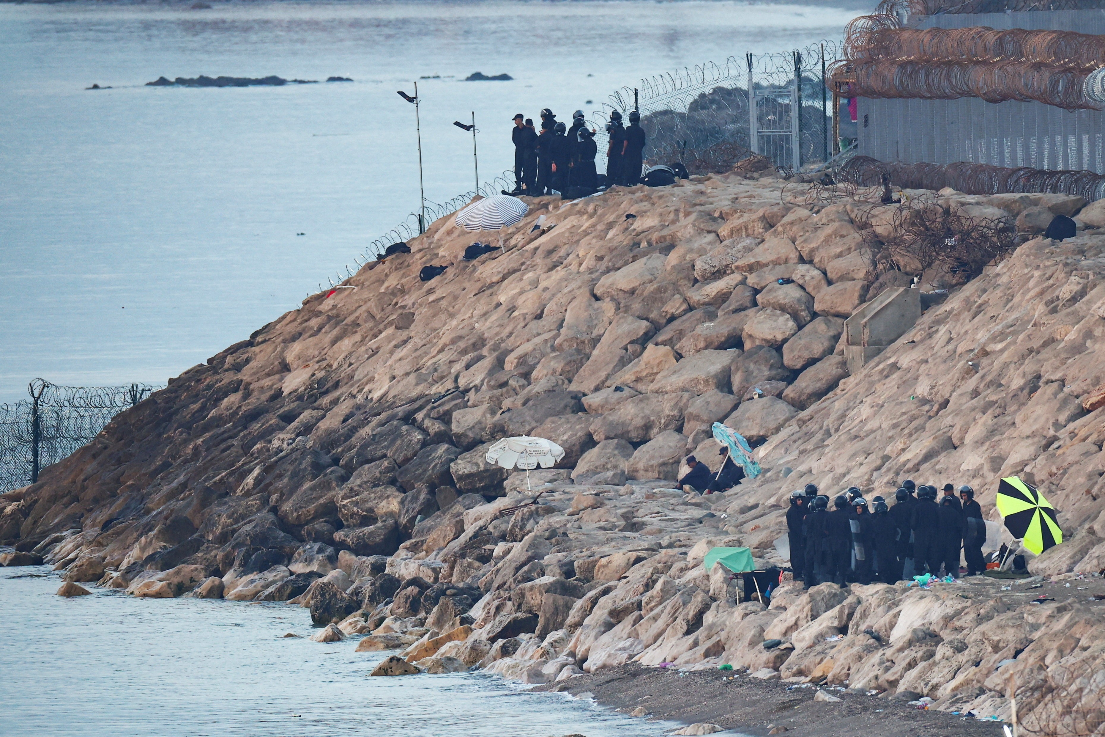 Mais de 100 imigrantes tentam nova travessia para Ceuta e são presos G1