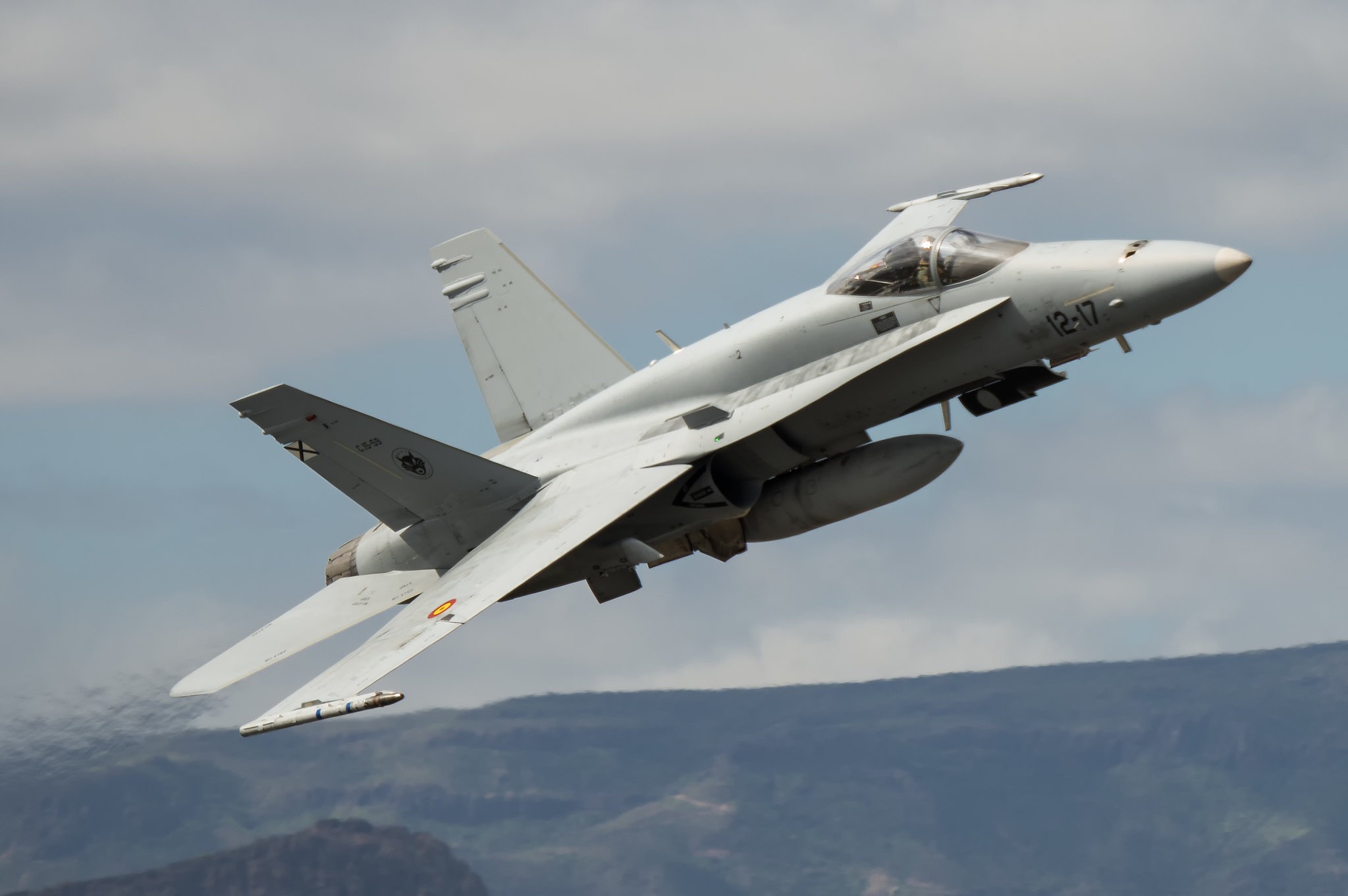 Caça abate drone militar que invadiu espaço aérea da Romênia G1