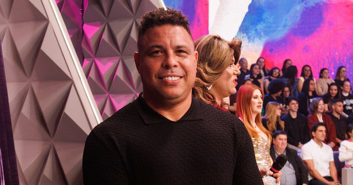 Pai de Ronaldo Fenômeno surge de cadeira de rodas e chama atenção pela semelhança com o filho famoso em foto do Natal 2025