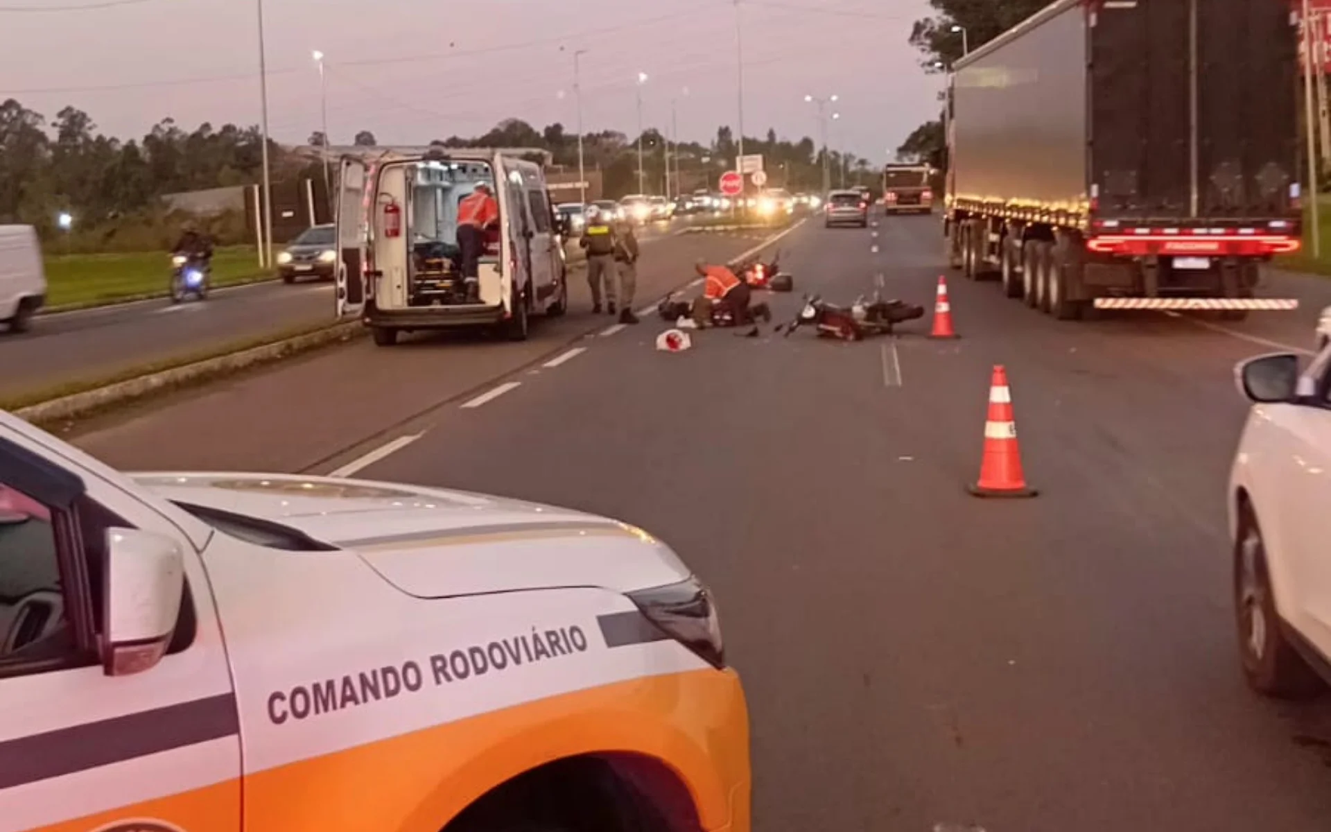Acidente entre duas motos deixa três feridos na RS-239 abc+