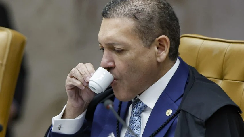 TSE reúne mais de 100 diplomatas para explicar segurança das urnas