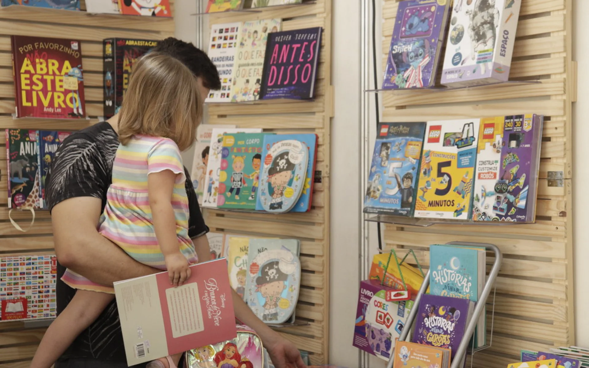 A partir de R$ 15: Estudantes vão ganhar vale-livro para usar na Feira do Livro de Novo Hamburgo abc+