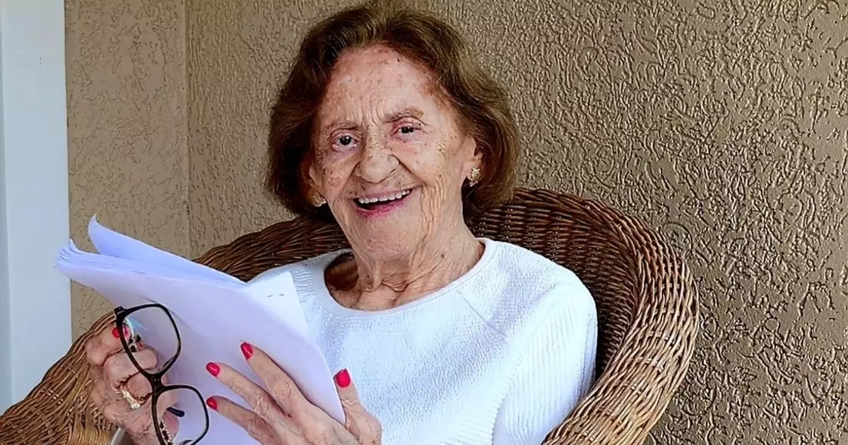 Laura Cardoso morre aos 98 anos perfil oficial da atriz se manifesta
