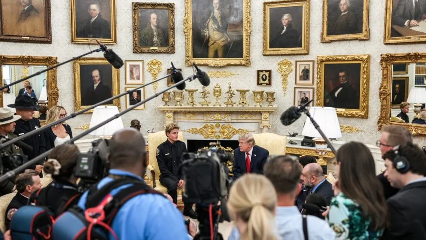 Trump manda repórter da CNN “ficar quieta” no Salão Oval