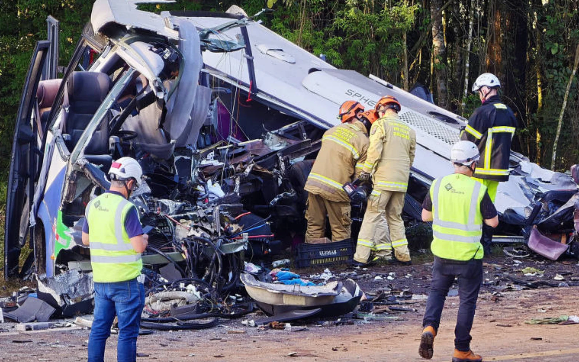 Vídeo: O que se sabe sobre o acidente com 23 mortos entre micro-ônibus e carreta no Paraná abc+