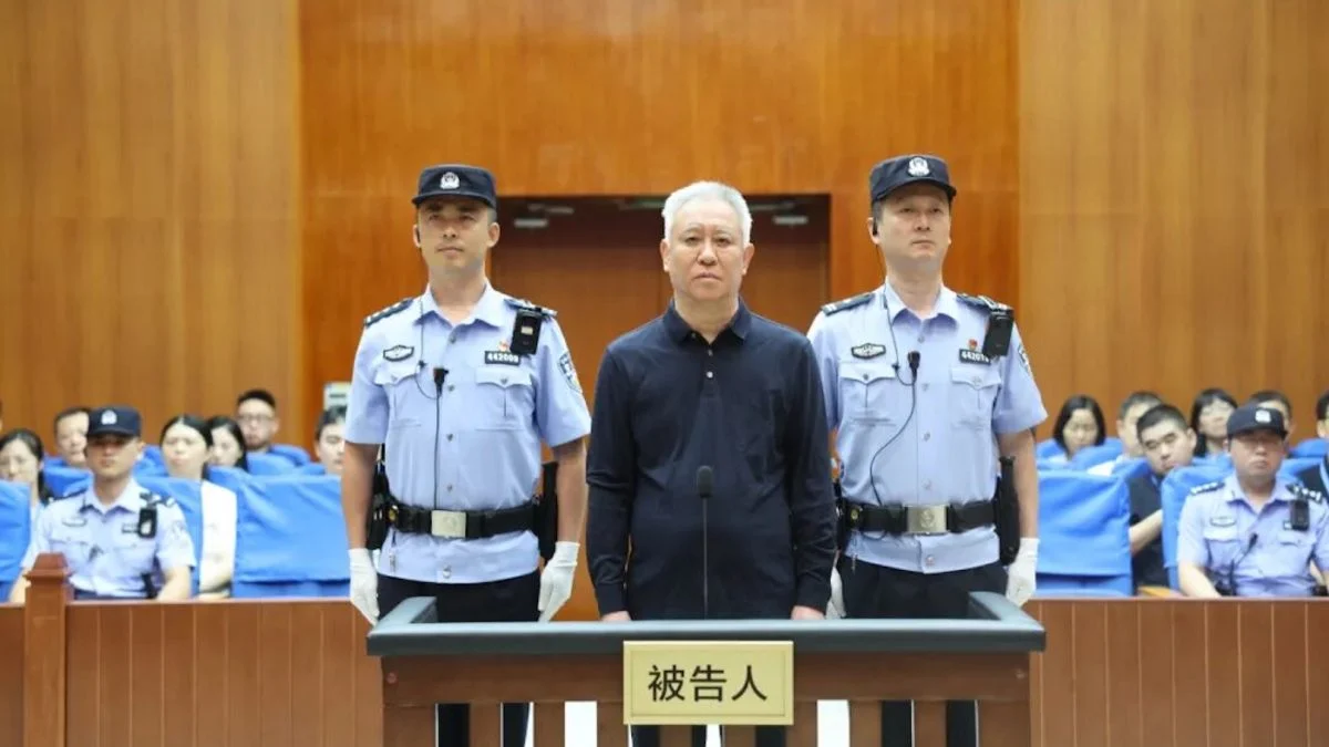 Fundador da Evergrande é condenado a prisão perpétua na China
