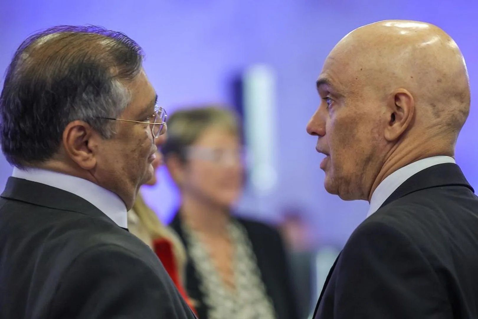 Mario Cesar Carvalho Moraes e Dino gritam pega ladrão para escapar de críticas