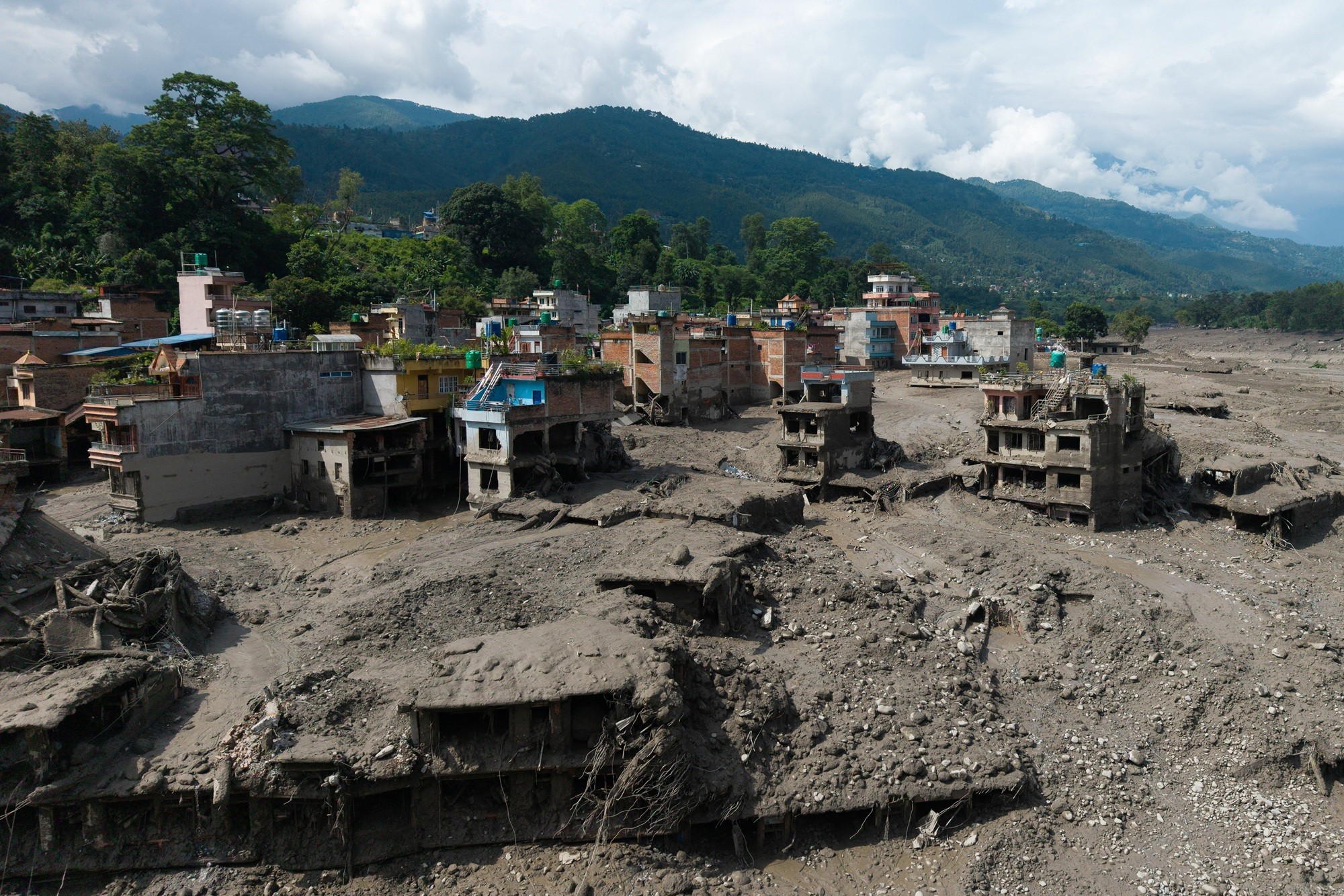 Entenda o caminho da avalanche que provocou dezenas de mortes no Nepal G1