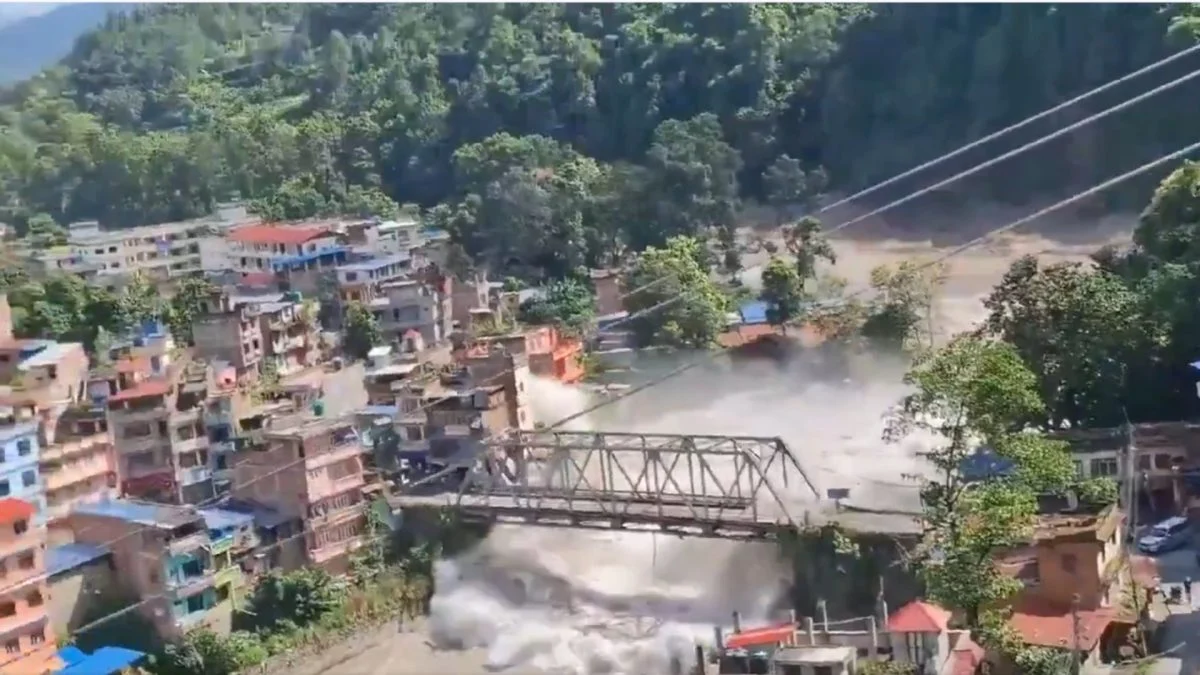 Número de mortos nas enchentes no Nepal e Tibete sobe para 273