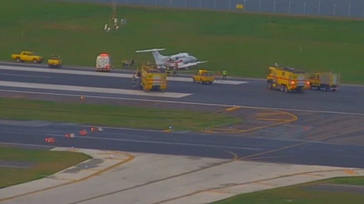 Avião sai da pista e Santos Dumont interrompe operações G1