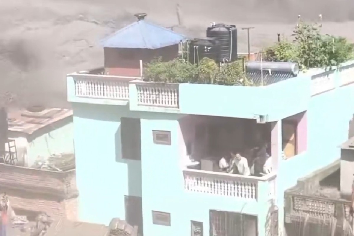 Avalanche no Nepal: Vídeo mostra família ilhada em enchente G1