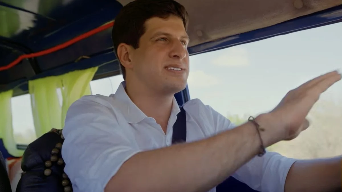 Em propaganda eleitoral, João Campos resgata “legado” do pai