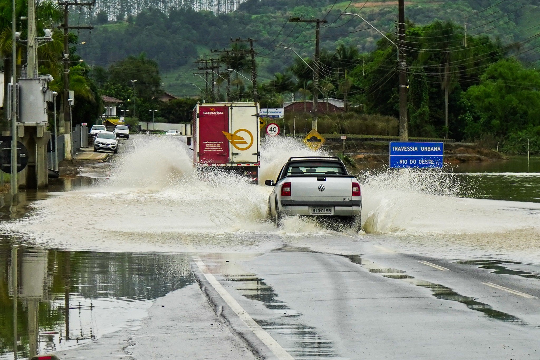 SC tem risco de tempo severo, com temporais e chuva intensa G1