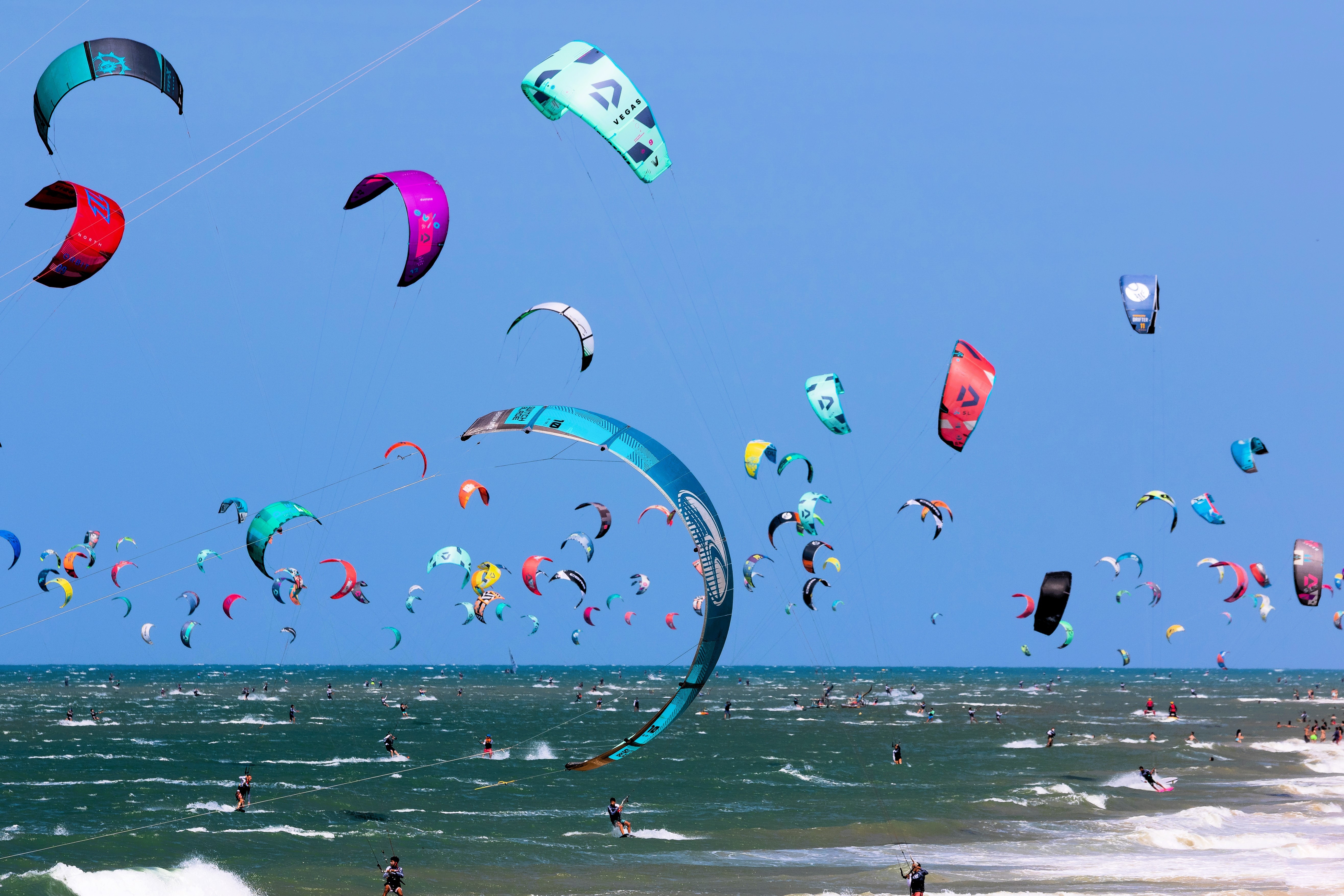 Entenda como o kitesurf movimenta a economia e muda o litoral do Ceará G1