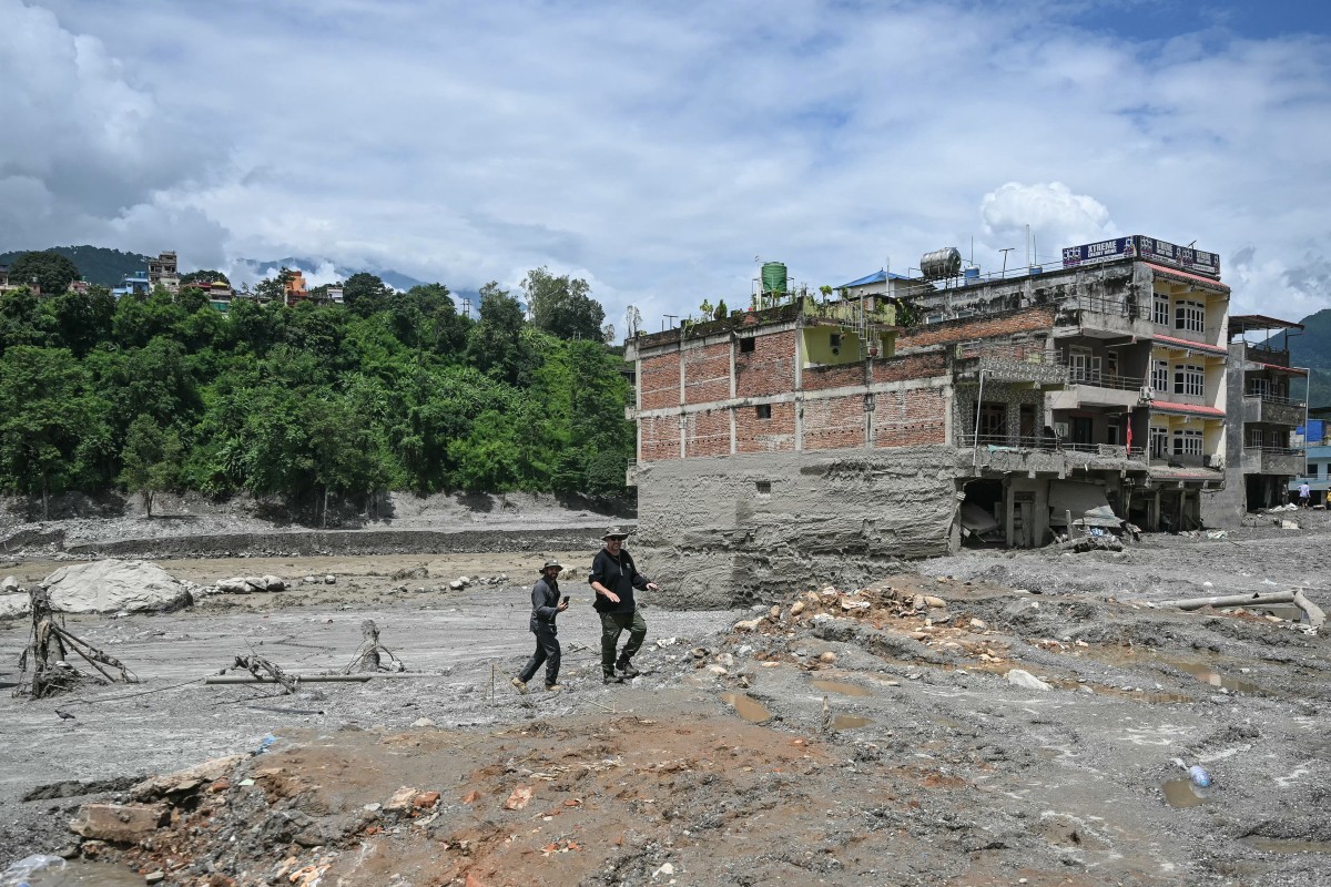 Chuvas e risco de novas inundações complicam trabalho de equipes de resgate no Nepal