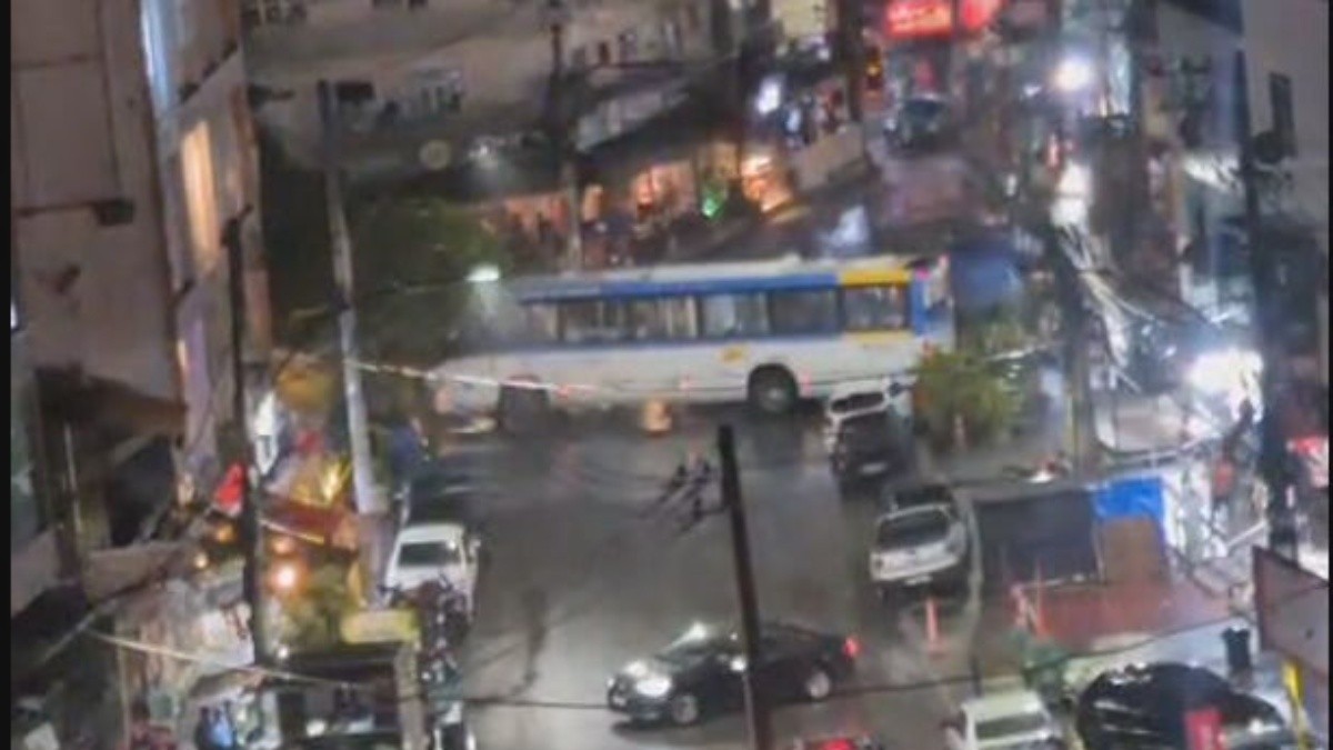 Tiroteio deixa 4 mortos na Muzema 14 ônibus são usados como barricada G1