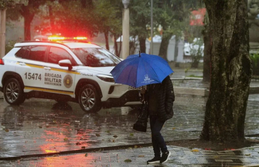 RS segue em alerta para temporais severos com vento acima de 90 km/h veja onde abc+