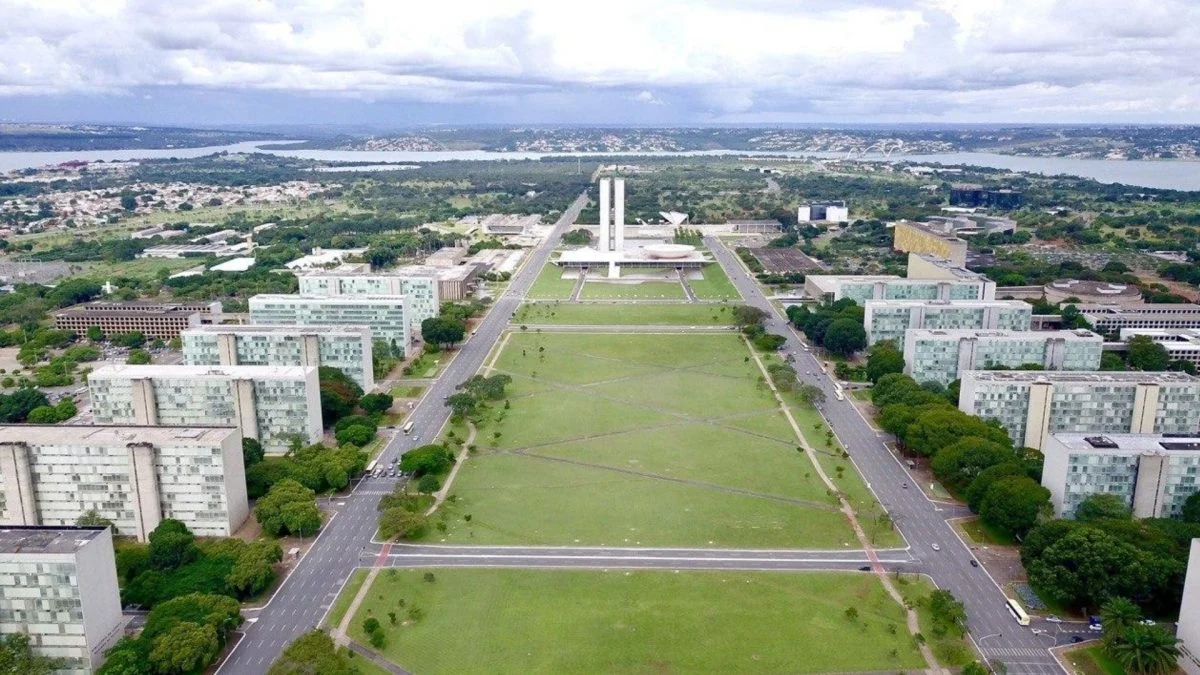 Governo reserva R$ 9 bi para reajuste de funcionários públicos em 2027
