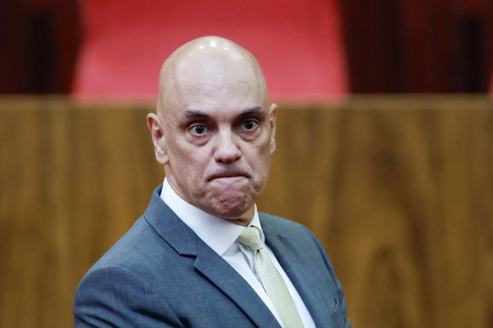 Moraes participa de 1ª sessão após divulgação de conversas com Vorcaro