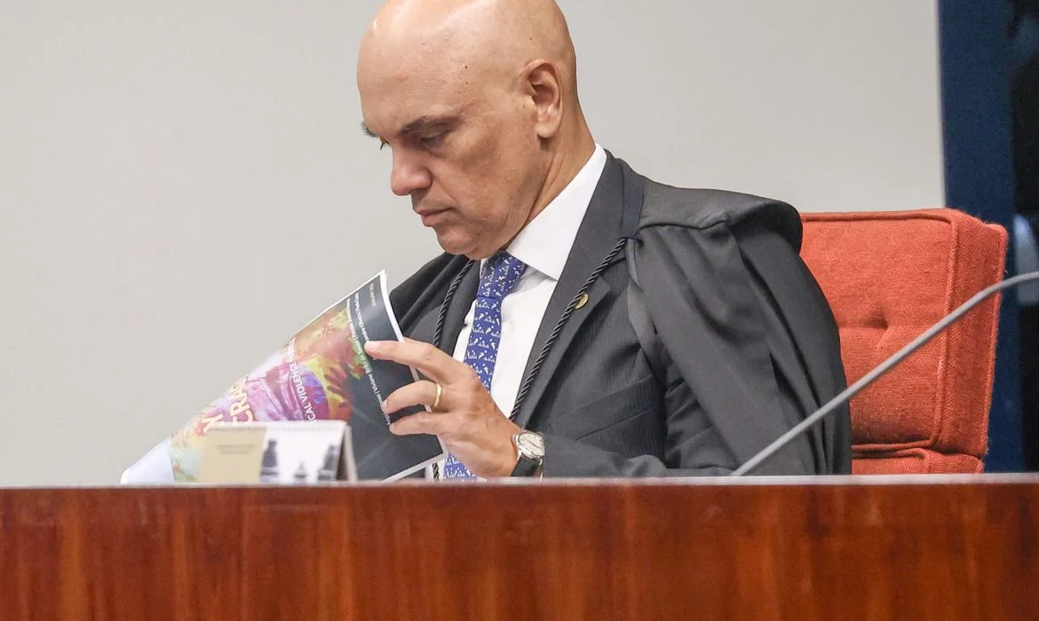 Líder do PL diz que cobrará Alcolumbre diariamente para abrir processo de impeachment de Moraes abc+