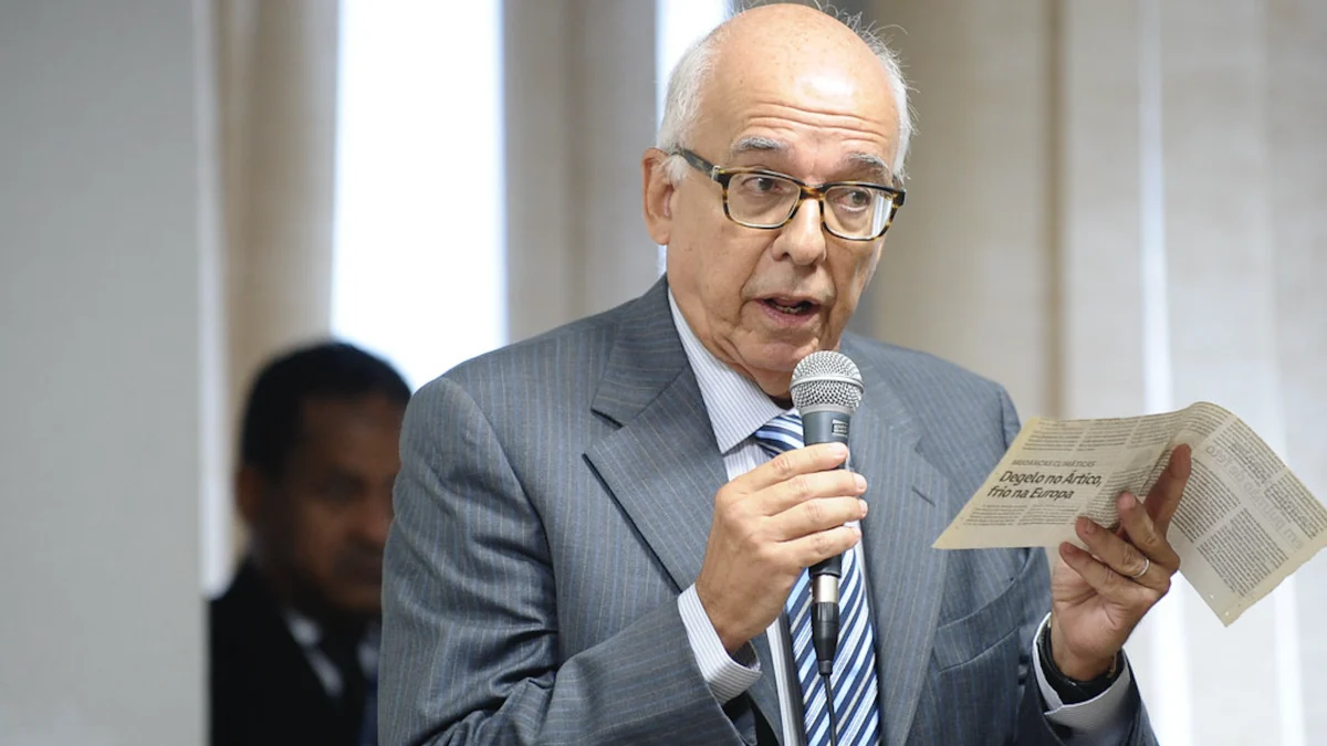 Conduta de André Mendonça foi correta, diz ex-procurador-geral