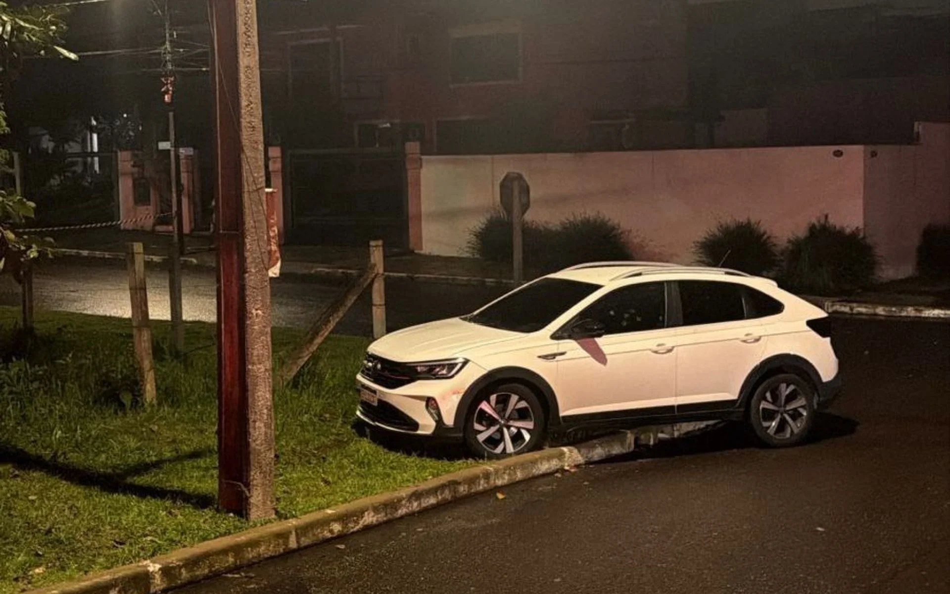 Mais um ataque a tiros: Motociclista dispara contra carro e deixa três pessoas feridas em Canoas abc+
