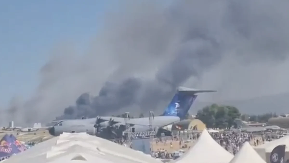 Caça cai em show aéreo na Grécia e dois pilotos morrem