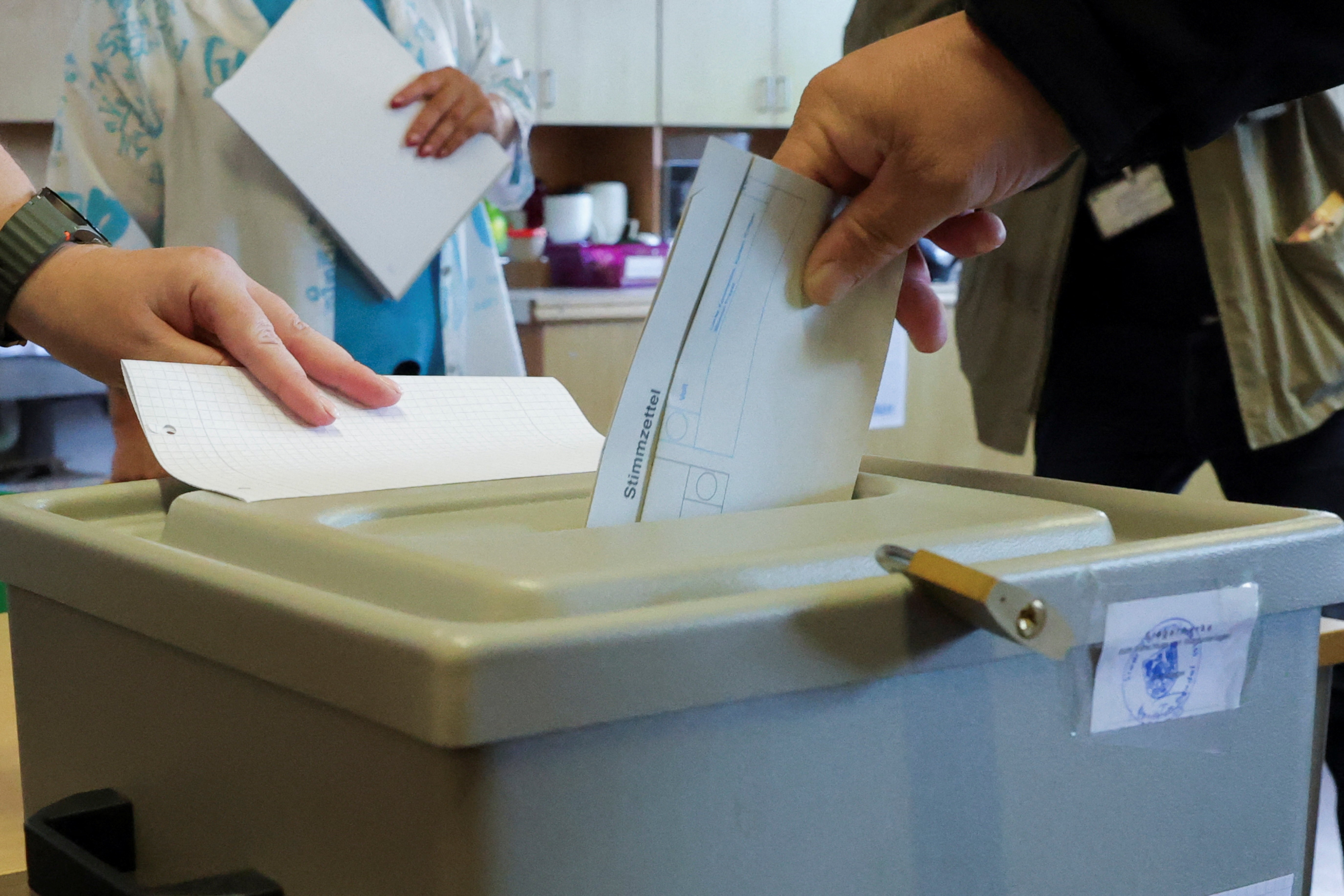 Urnas abrem na Alemanha em eleição estadual com AfD liderando pesquisa G1