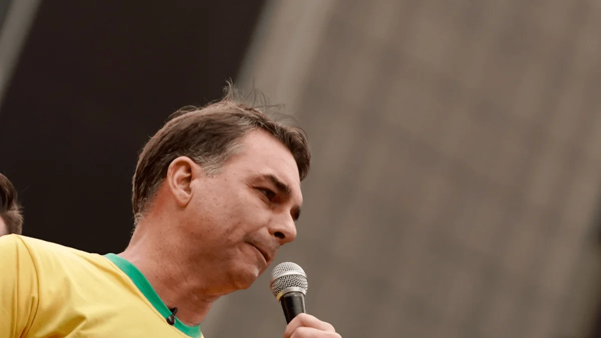 Vou indicar 5 ministros ao STF porque Moraes vai cair, afirma Flávio