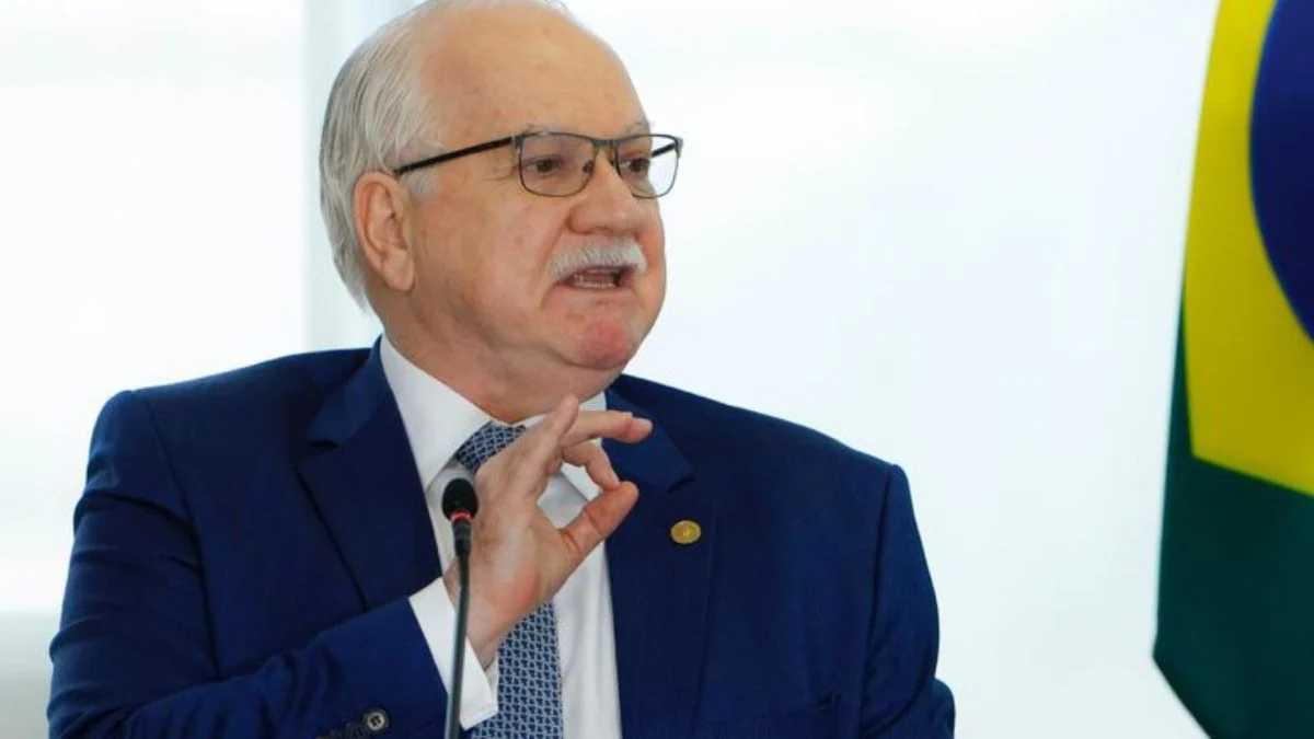 Fachin dá 3 dias para Mendonça esclarecer afastamento de chefe da PF