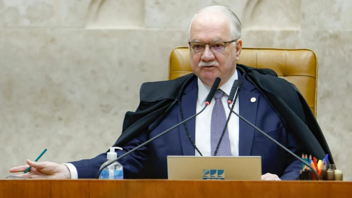 Fachin se reúne com ministros e fala de rito para julgar relatório da PF