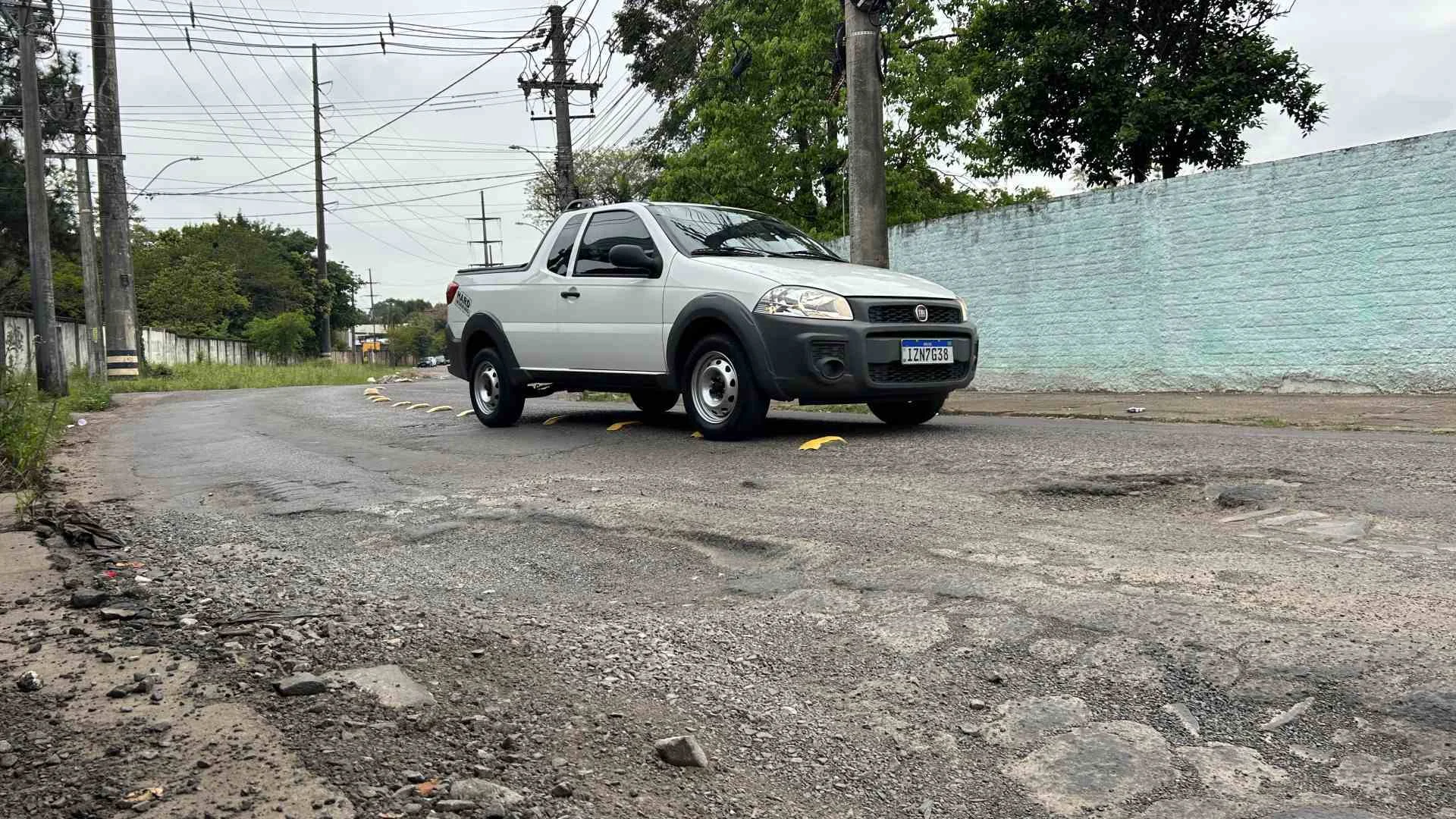Crateras em rua que conecta São Leopoldo a Novo Hamburgo expõem motoristas a risco de acidentes abc+